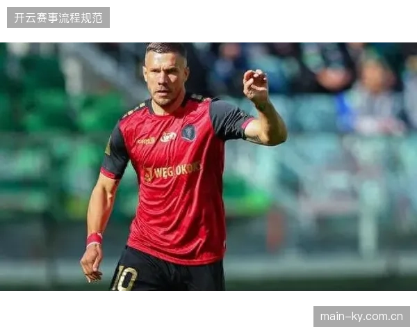 穆西亚拉串联作用或成德国队变招，其在前场的无球跑动将为维尔茨创造进攻空间